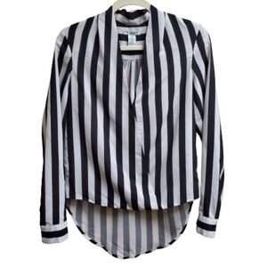 Bar III Long Sleeved V-neck Blouse‎ XS